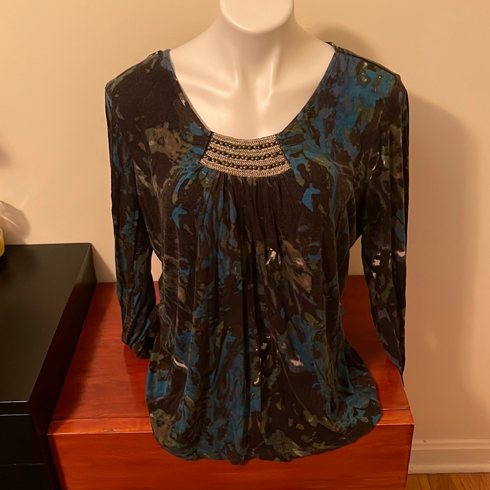 Claudia Ev XL long sleeve scoop neck top w/gold braid and metal embellished neck